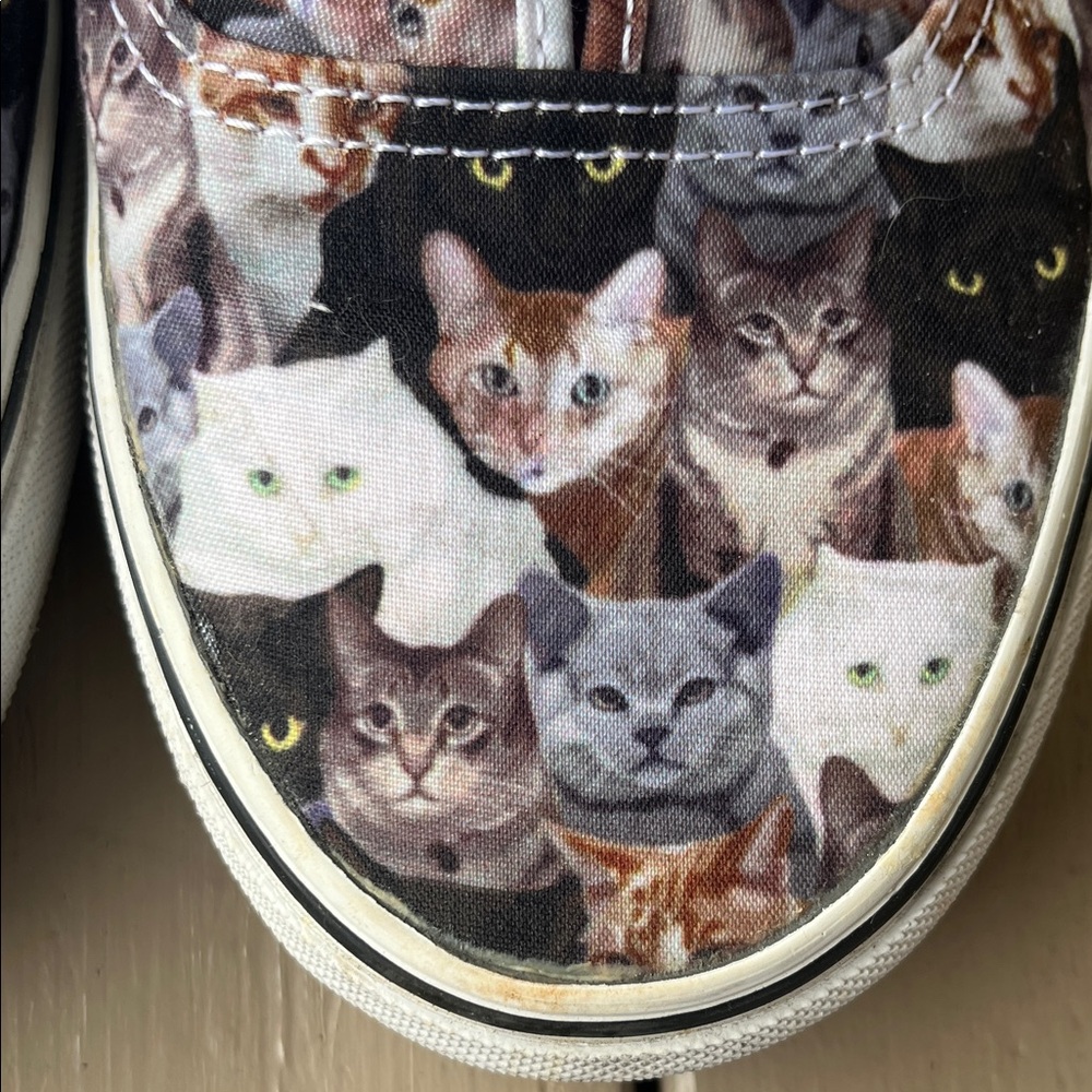 Vans Cat Print Low-Top Sneakers in White and Orange - Picture 3 of 8